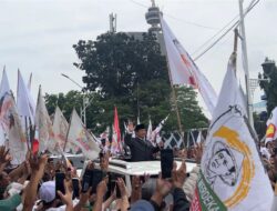 Usai Pidato RUU APBN 2027 dan Nota Keuangan di DPR, Prabowo Sapa Puluhan Ribu Massa di Gerbang Pemuda